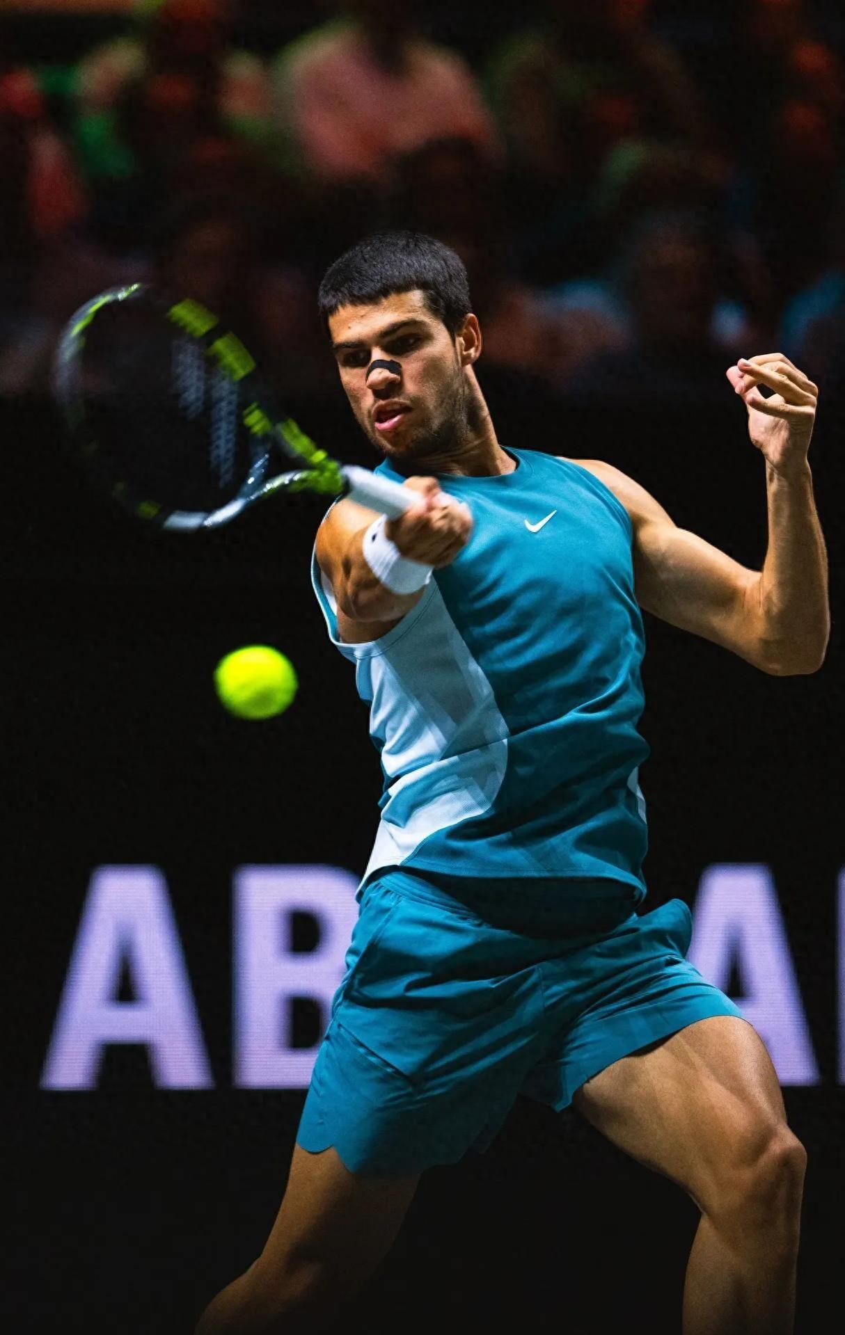 西班牙网球队逆转英国网球队，纳达尔关键制胜的简单介绍