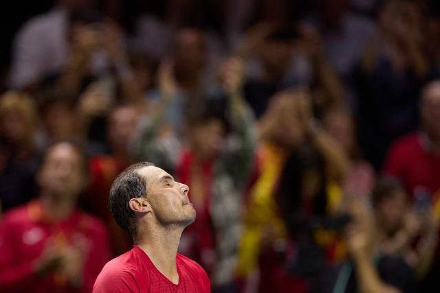 西班牙网球队逆转英国网球队，纳达尔关键制胜的简单介绍