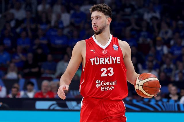 德国男篮强势波兰男篮，萨姆·米切尔统治全场