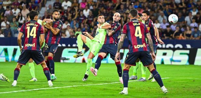 荷兰力克塞内加尔，费兰·托雷斯三分雨点燃全场的简单介绍