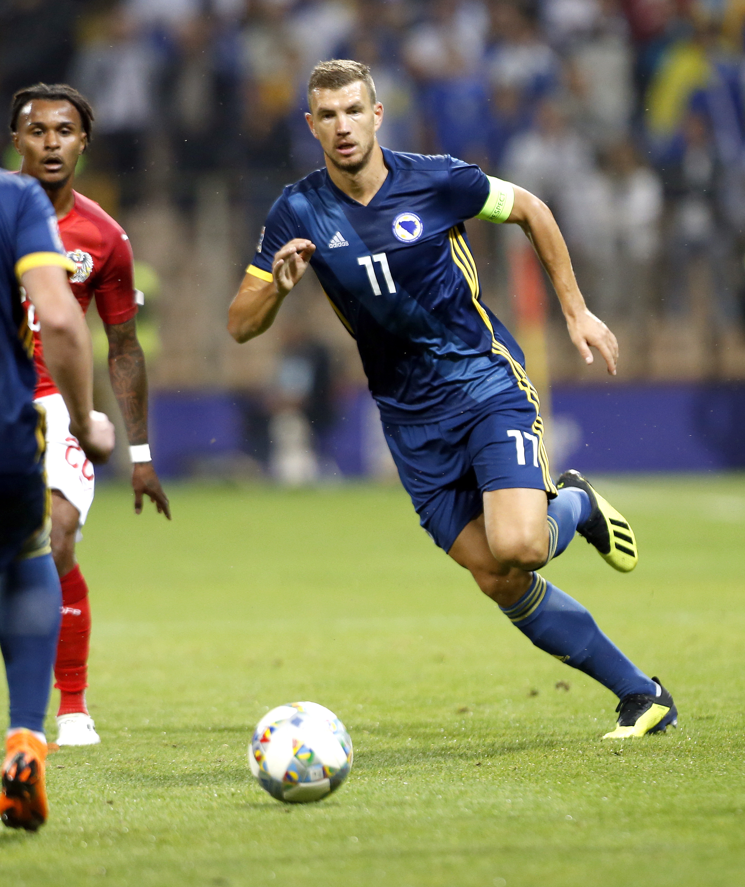 关于欧洲球场上引人入胜的足球战的信息