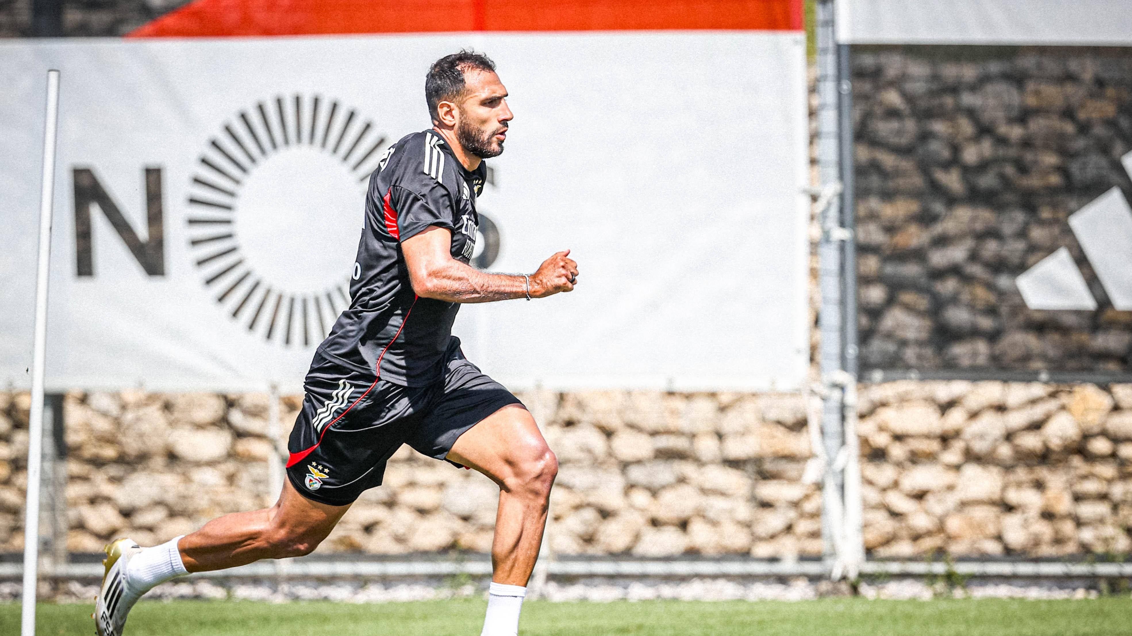 尼斯逆转战胜对手，保持不败记录的简单介绍