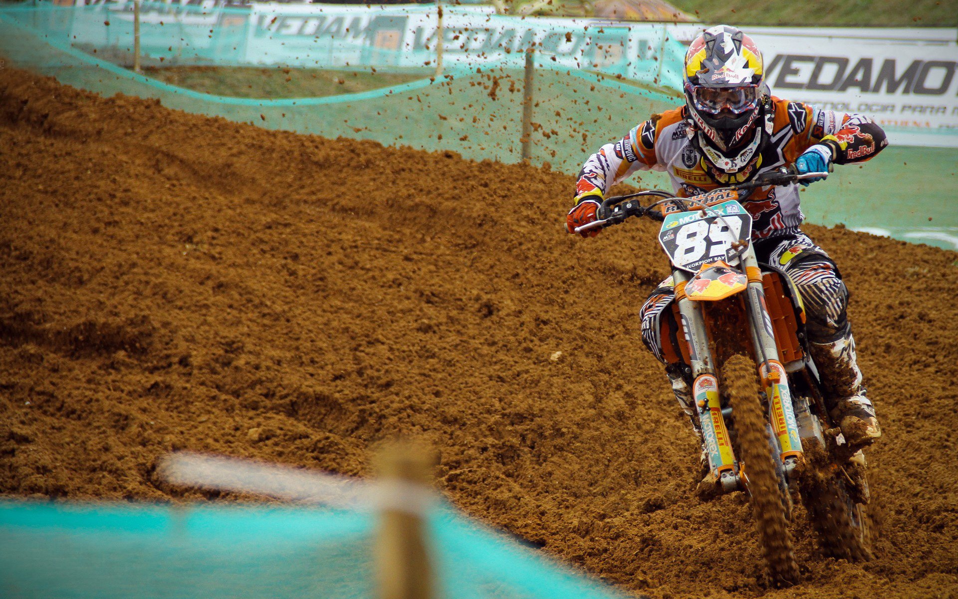 横扫之夜，布克惊艳四座，马刺轻取吉林